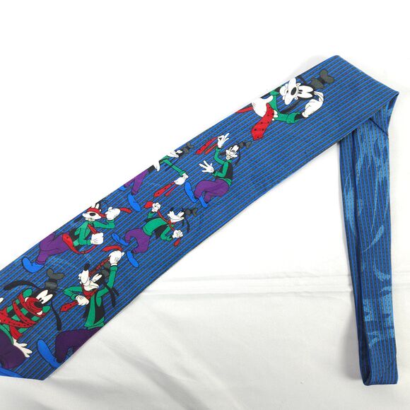 Disney Mickey Unlimited Goofy Tying Tie Graphic 57" x 4" Polyester - Picture 2 of 8